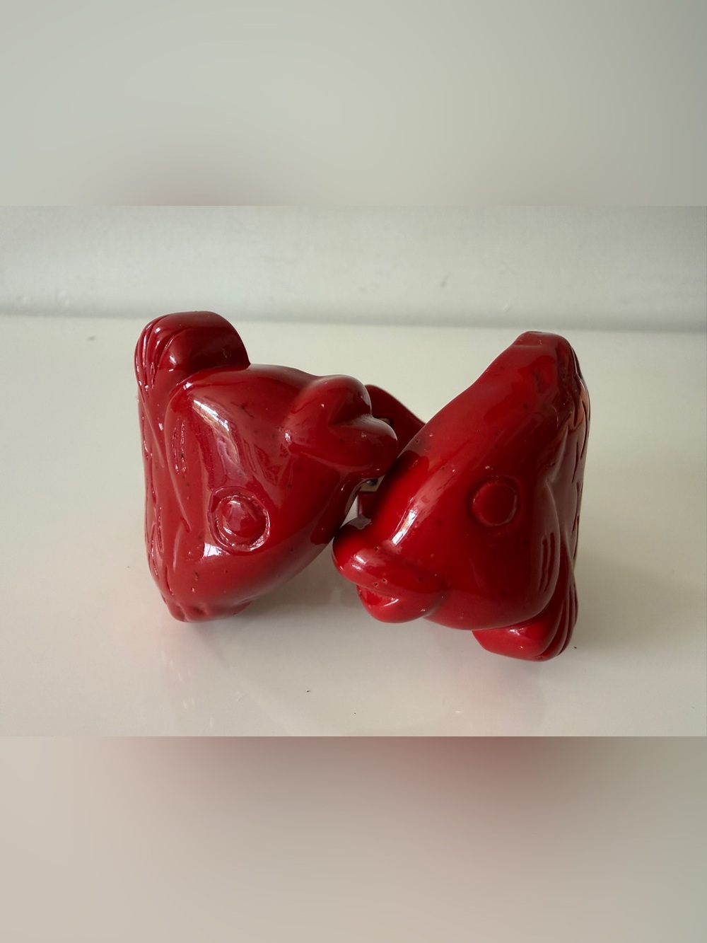 ANGELA CAPUTI Hinged Resin Fish Bracelet Bangle Bracelet - Red